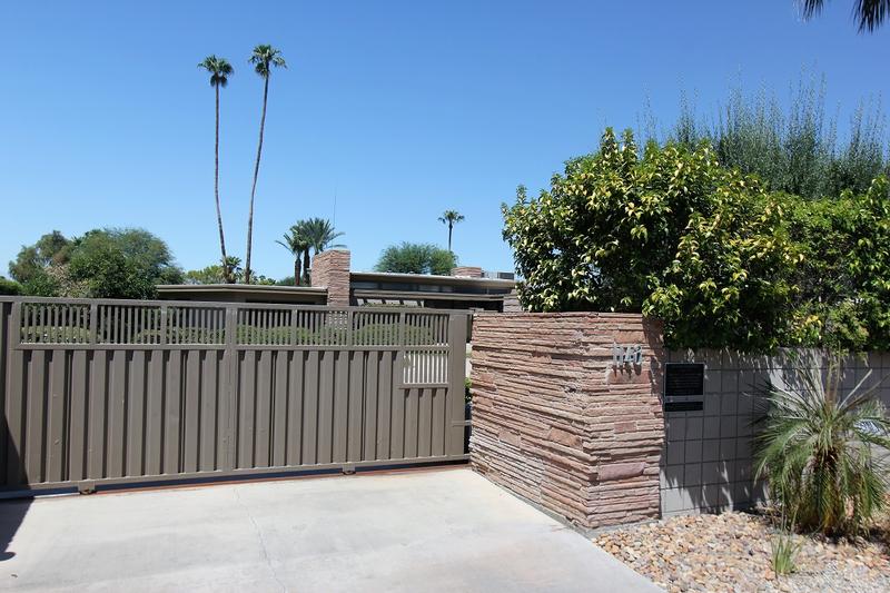 Frank Sinatra Home front gate - Palm Springs - History's Homes