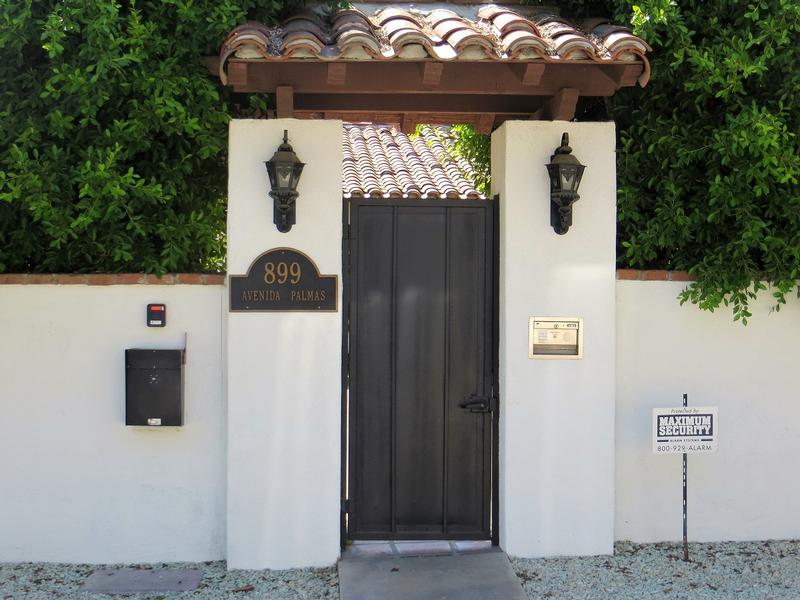 Harold Lloyd Home front gate - Palm Springs - History's Homes