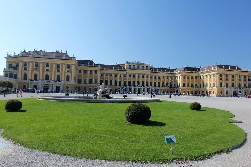 Schönbrunn Palace - Vienna - History's Homes