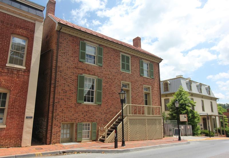 Stonewall Jackson House front - Lexington - History's Homes