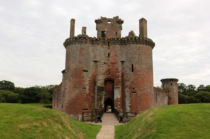 Caerlaverock Castle - Scotland - History's Homes