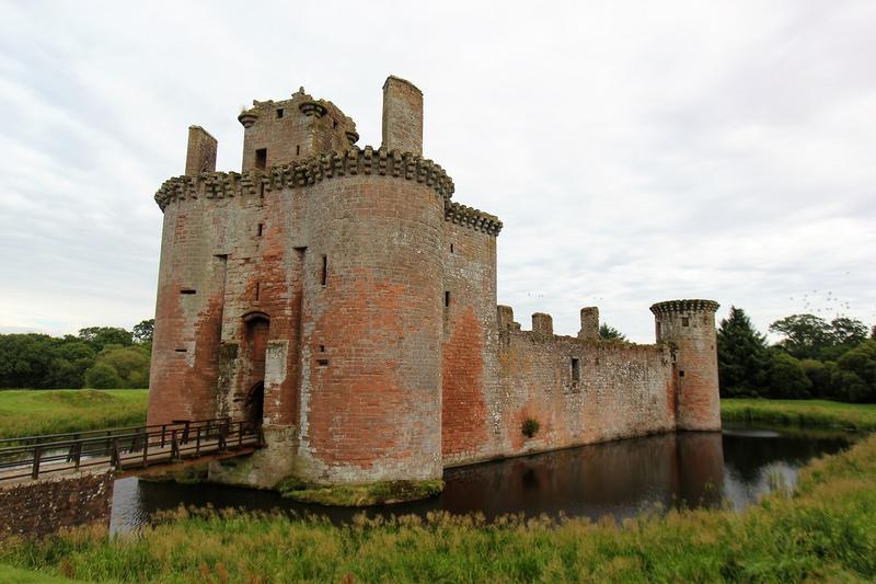 Caerlaverock Castle - Scotland - History's Homes