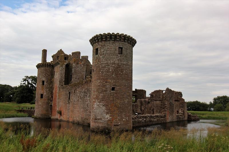 Caerlaverock Castle - Scotland - History's Homes