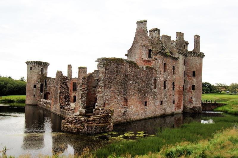 Caerlaverock Castle - Scotland - History's Homes