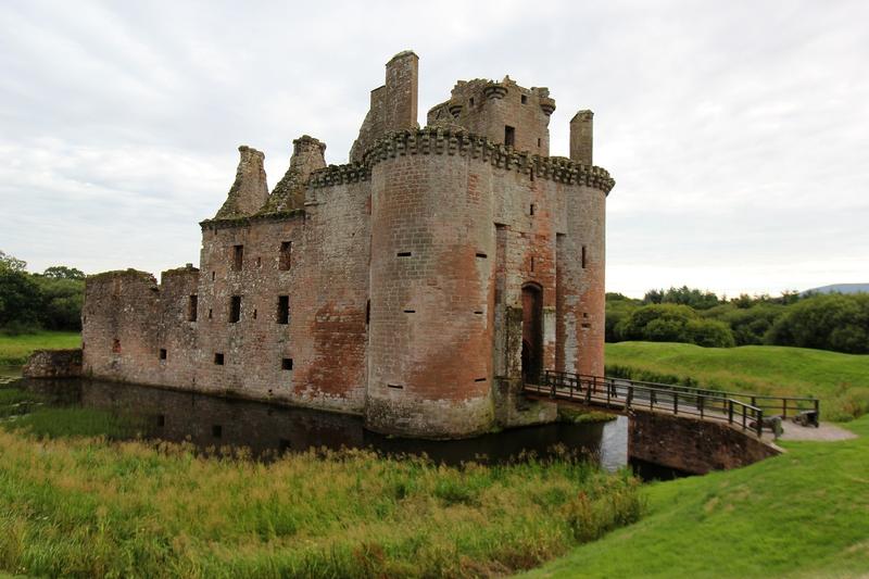 Caerlaverock Castle - Scotland - History's Homes