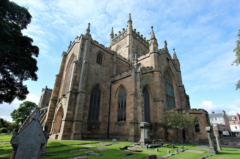 Dunfermline Abbey - Scotland - History's Homes