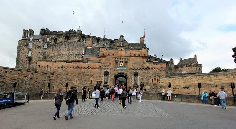 Edinburgh Castle - Edinburgh - History's Homes