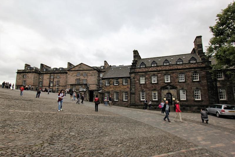 Edinburgh Castle - Scotland - History's Homes