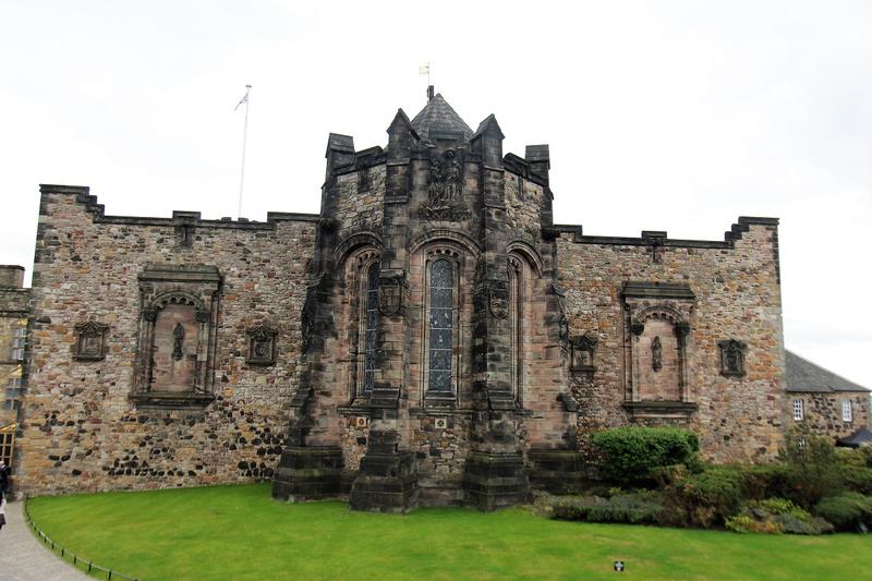 Edinburgh Castle - Edinburgh - History's Homes