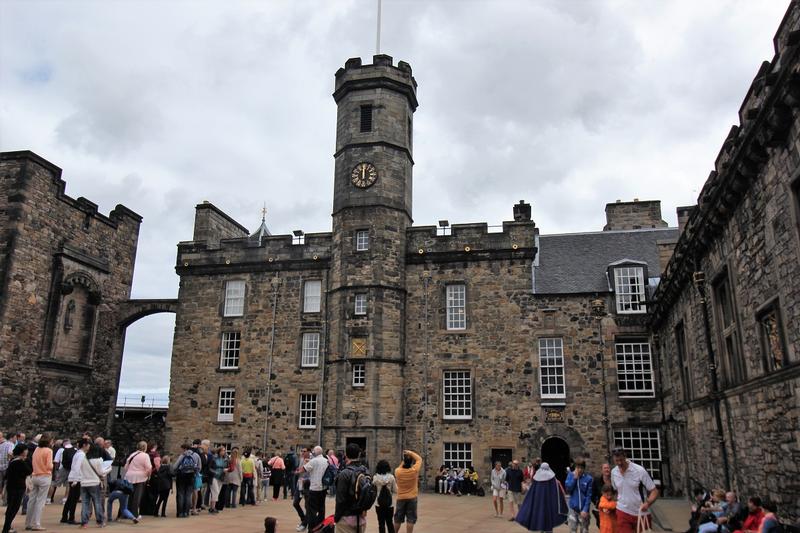 Edinburgh Castle - Scotland - History's Homes