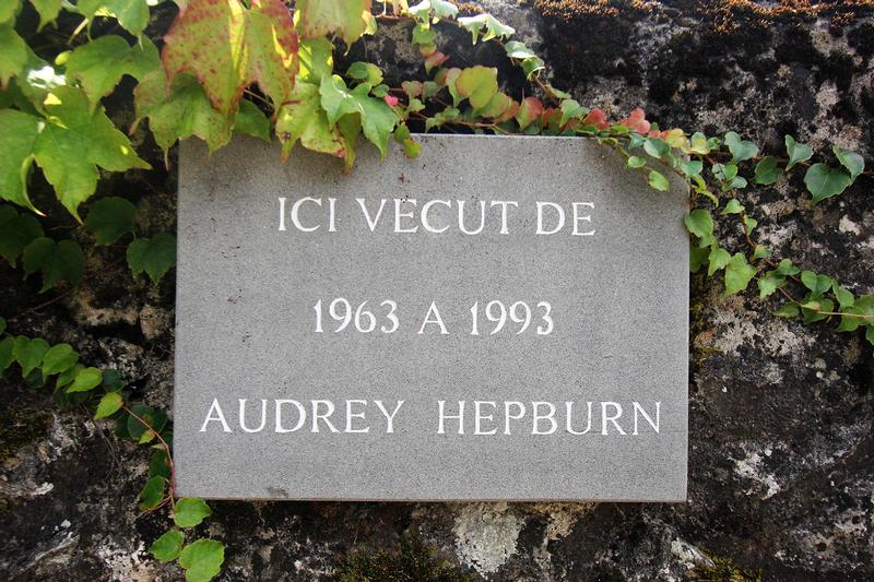 Audrey Hepburn Plaque - Tolochenaz - History's Homes