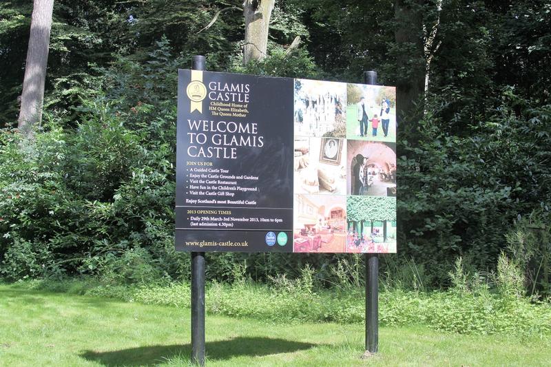 Glamis Castle sign - Scotland - History's Homes